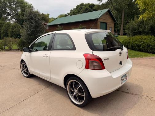 White 2008 Toyota Yaris Base