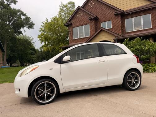 White 2008 Toyota Yaris Base