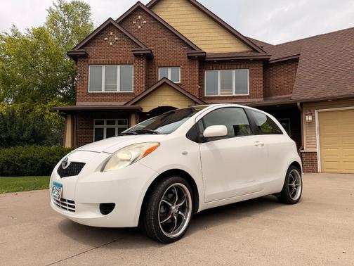 White 2008 Toyota Yaris Base
