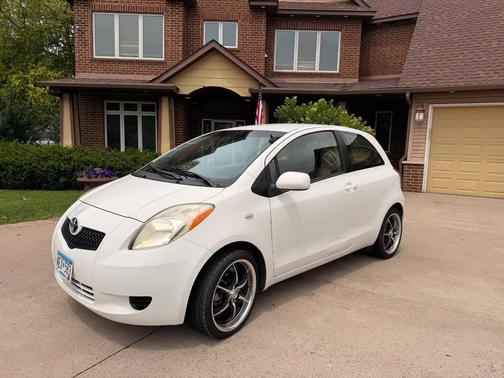 White 2008 Toyota Yaris Base