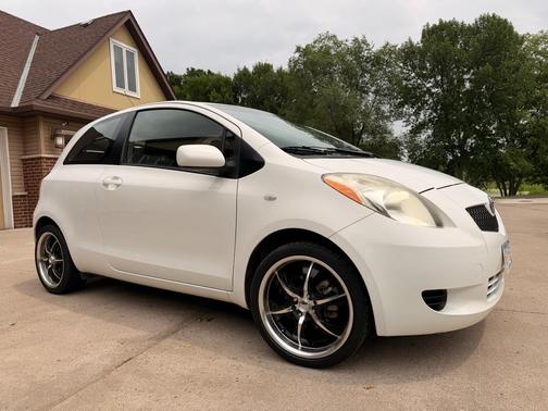 White 2008 Toyota Yaris Base