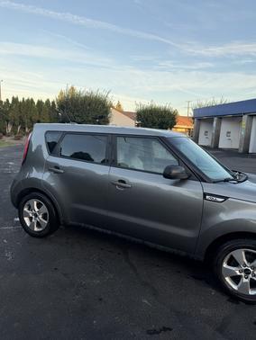 Gray 2017 Kia Soul Base