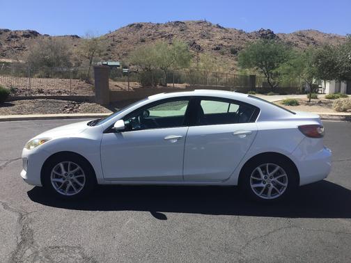 White 2012 Mazda Mazda3 i Grand Touring