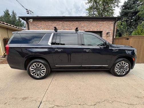 Gray 2023 GMC Yukon XL Denali Ultimate