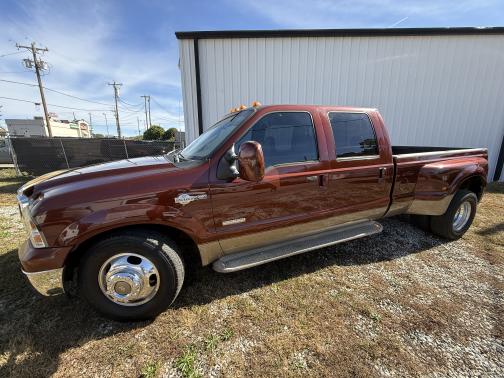 2005 Ford F-350 Lariat Crew Cab Super Duty DRW