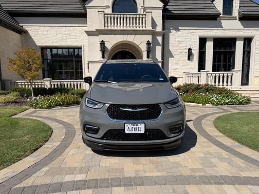 Gray 2025 Chrysler Pacifica Select