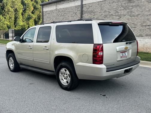 Beige 2013 Chevrolet Suburban 1500 LT