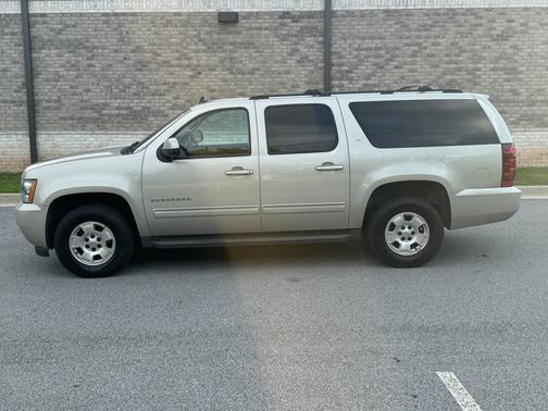 Beige 2013 Chevrolet Suburban 1500 LT