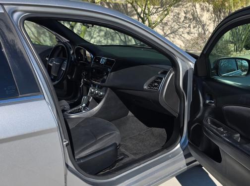 2013 Chrysler 200 Touring