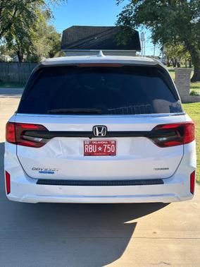 White 2025 Honda Odyssey Touring
