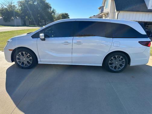 White 2025 Honda Odyssey Touring