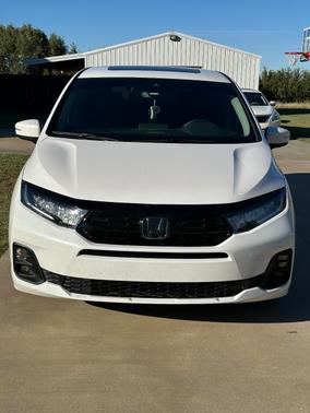 White 2025 Honda Odyssey Touring