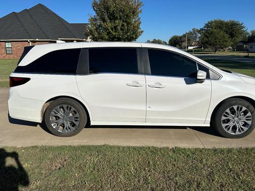 White 2025 Honda Odyssey Touring