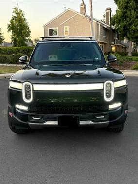 Black 2024 Rivian R1S Adventure Performance Dual-Motor Large Package