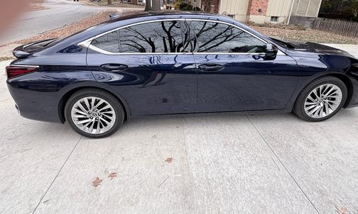 2023 Lexus ES 300h Luxury