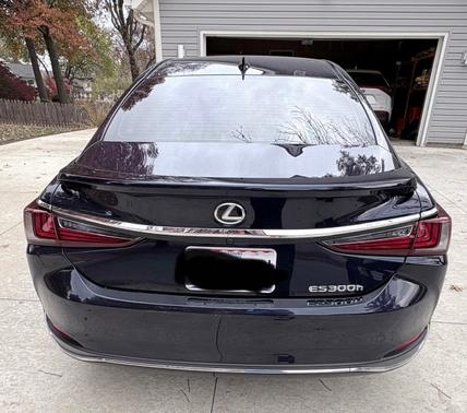 2023 Lexus ES 300h Luxury