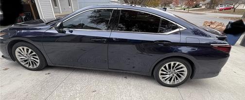 2023 Lexus ES 300h Luxury