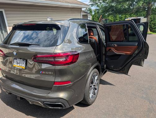 Green 2022 BMW X5 M50i