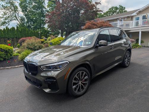 Green 2022 BMW X5 M50i