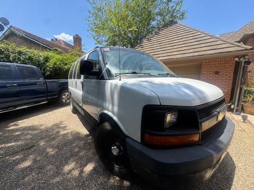 White 2009 Chevrolet Express 1500 Base