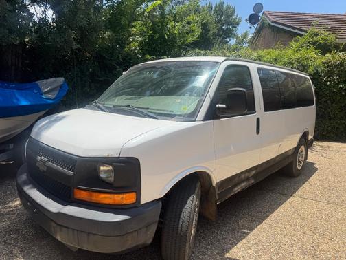 White 2009 Chevrolet Express 1500 Base