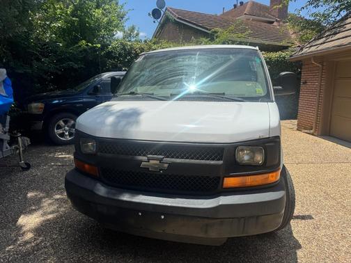 White 2009 Chevrolet Express 1500 Base