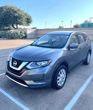 Gray 2017 Nissan Rogue S
