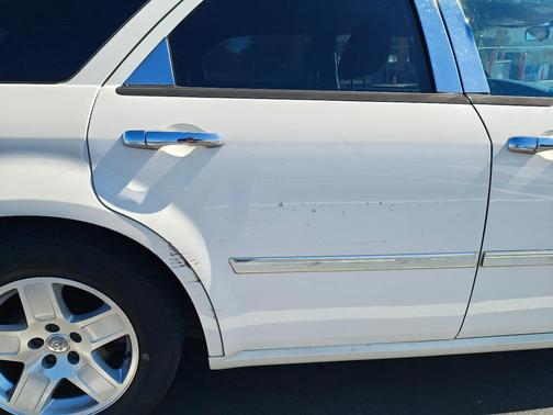 White 2007 Dodge Magnum Base