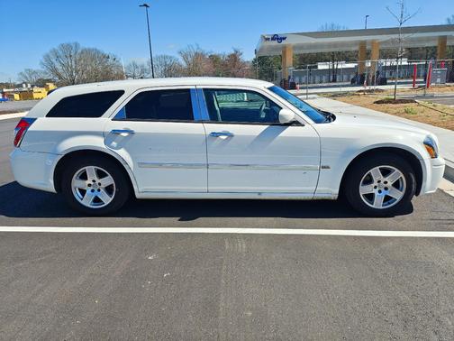 White 2007 Dodge Magnum Base