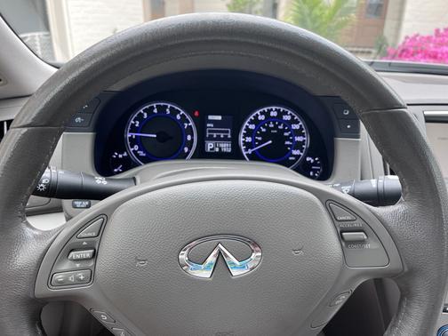 2011 INFINITI G37 Journey