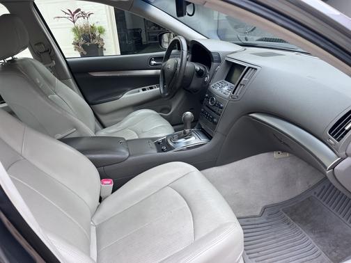 2011 INFINITI G37 Journey