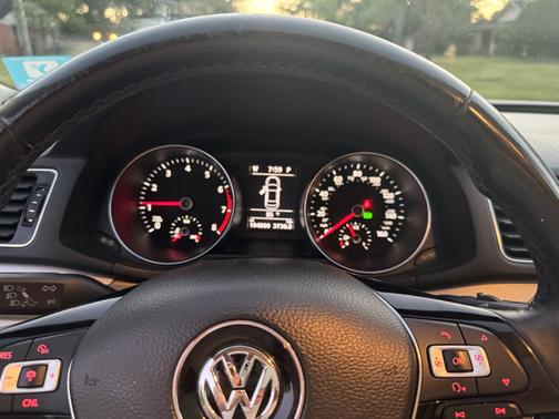 2016 Volkswagen Passat 1.8T SE