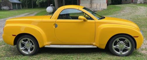 2004 Chevrolet SSR Base