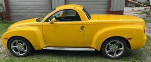 2004 Chevrolet SSR Base