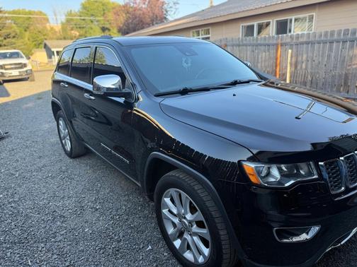 Black 2017 Jeep Grand Cherokee Limited