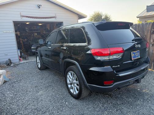 Black 2017 Jeep Grand Cherokee Limited