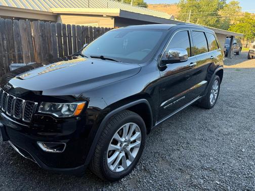 Black 2017 Jeep Grand Cherokee Limited
