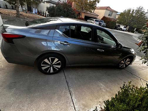 Gray 2022 Nissan Altima 2.5 SV