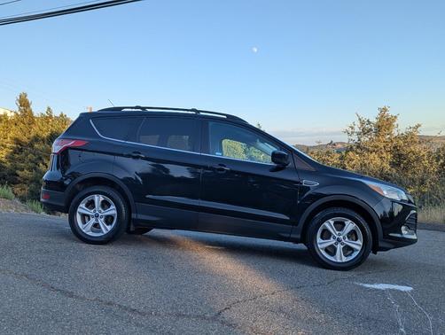 Black 2016 Ford Escape SE