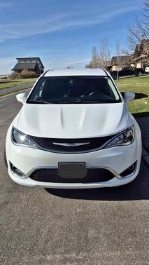 White 2018 Chrysler Pacifica Touring Plus