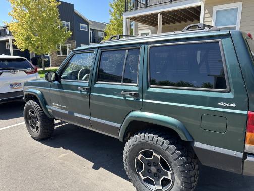 2000 Jeep Cherokee Sport 4WD