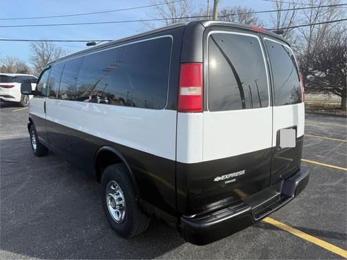 Black 2005 Chevrolet Express 3500 Base
