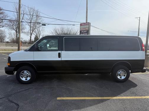 Black 2005 Chevrolet Express 3500 Base