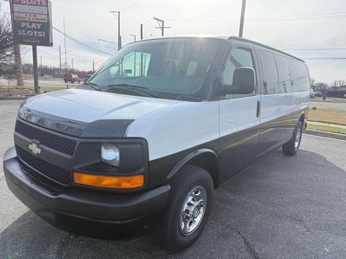 Black 2005 Chevrolet Express 3500 Base