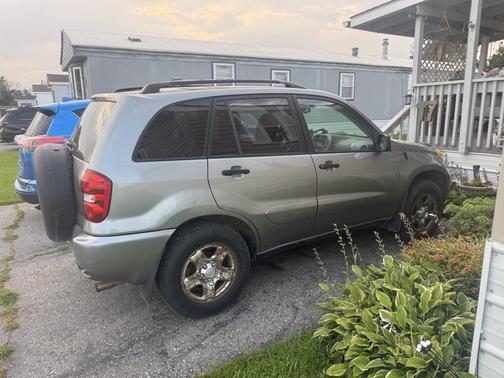 2004 Toyota RAV4 Base
