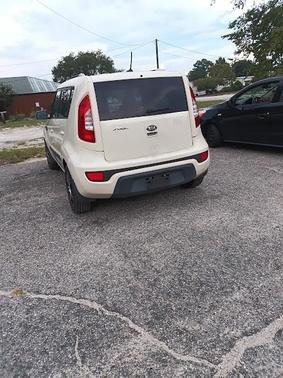 White 2013 Kia Soul Base