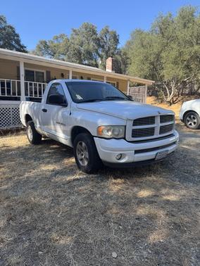 White 2004 Dodge Ram 1500 SLT