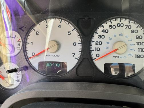 White 2004 Dodge Ram 1500 SLT
