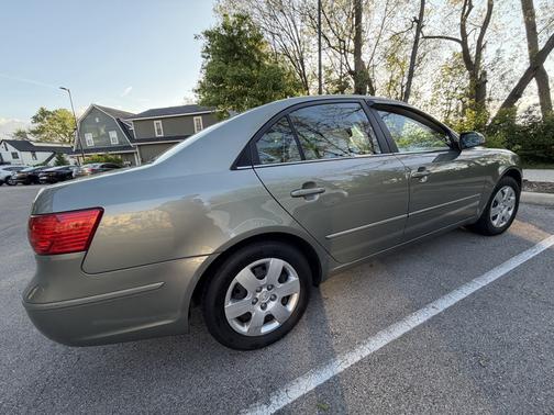 Gray 2010 Hyundai SONATA GLS