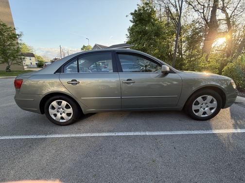 Gray 2010 Hyundai SONATA GLS